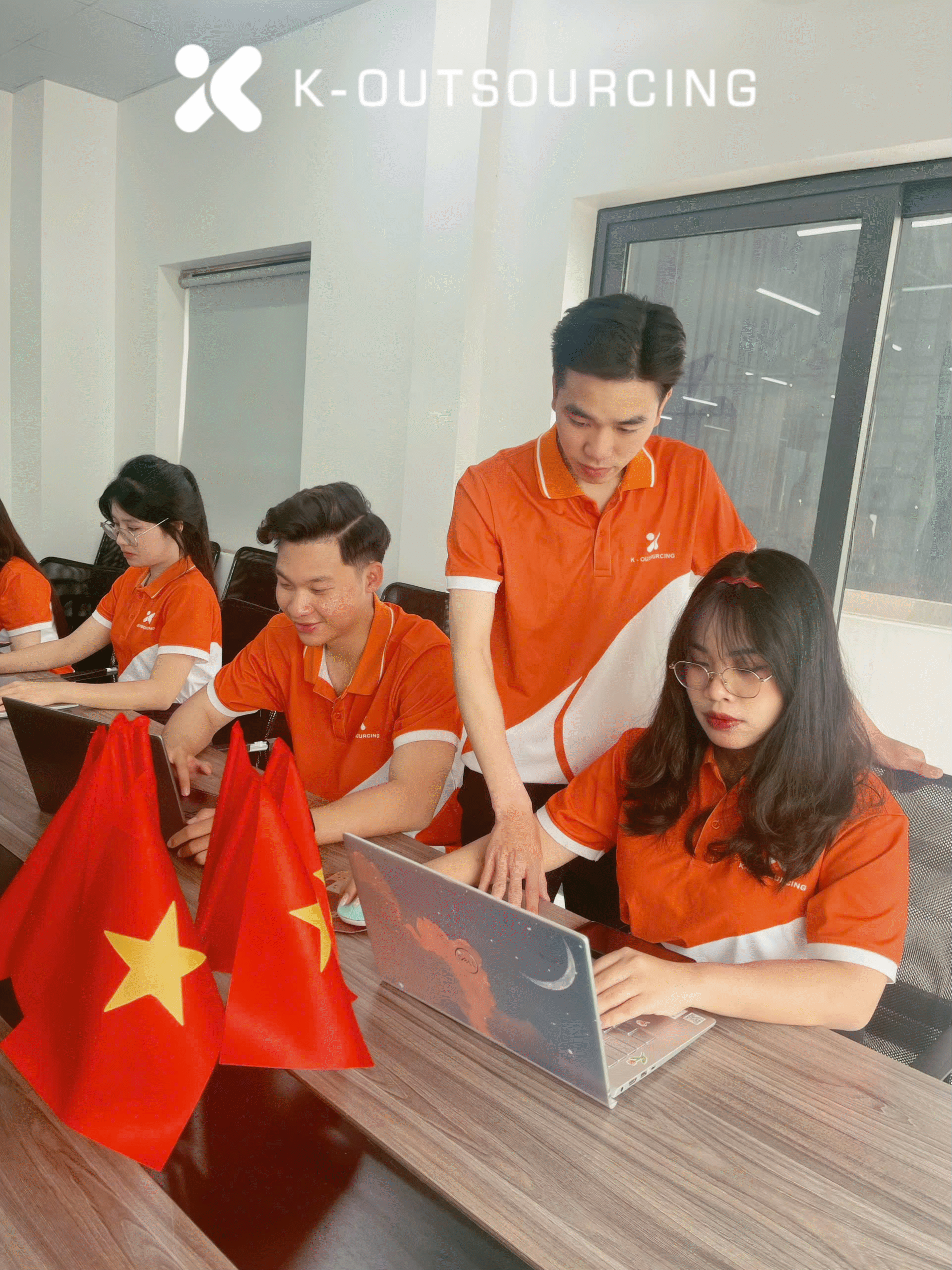 K-Outsourcing – Tự Hào Khoác Màu Cờ Tổ Quốc, Tiếp Nối Tinh Thần Dân Tộc