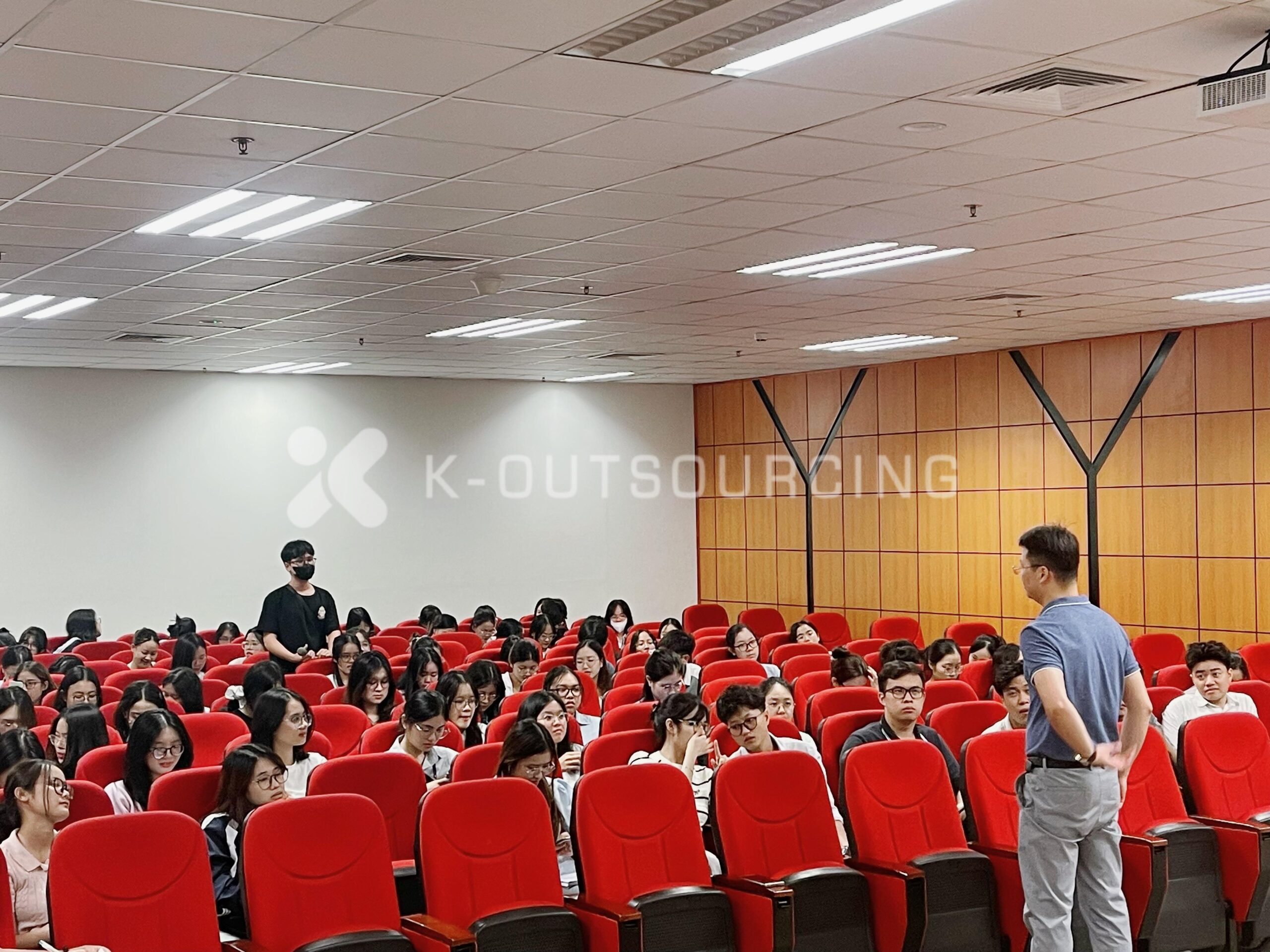 KOS x NEU | Buổi Hướng Nghiệp Ngành Quản Trị Nhân Lực – Gắn Kết Kiến Thức và Thực Tiễn